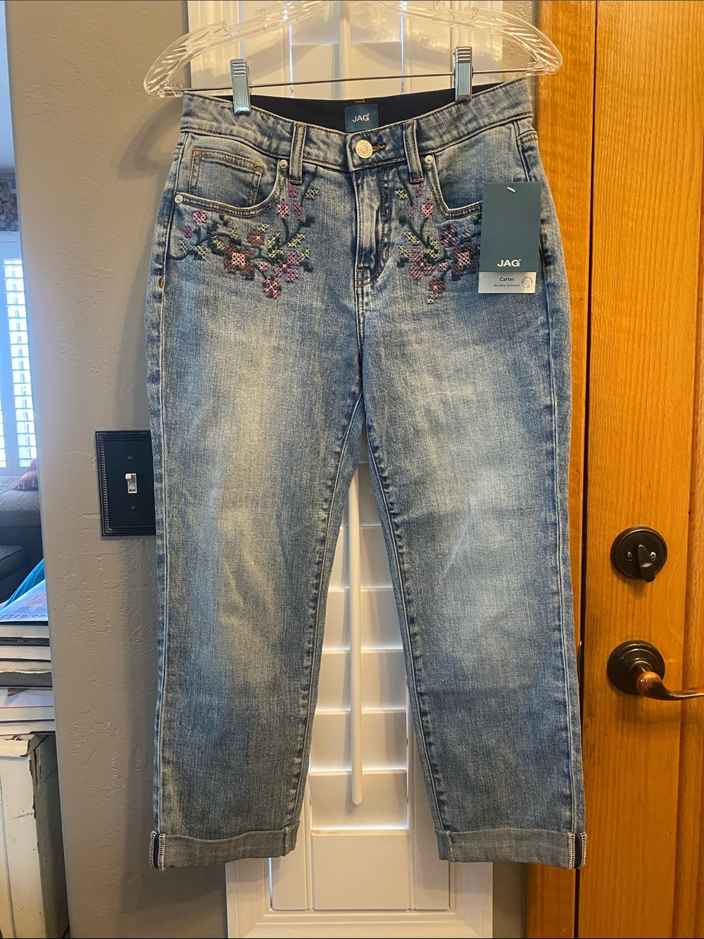 BNWNT Jag Carter Girlfriend Jeans Light Blue Embroidered Jeans